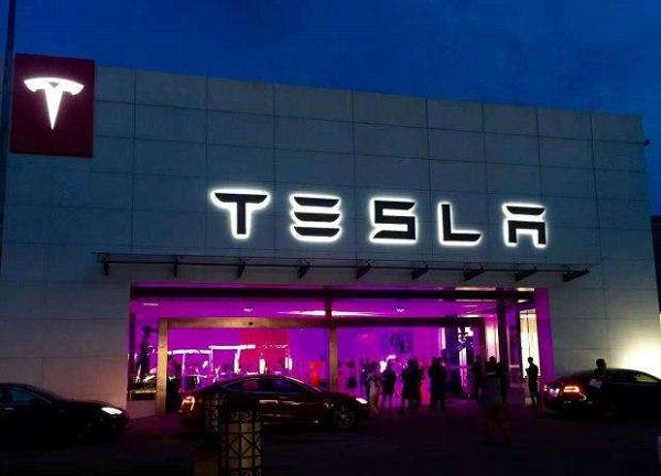 利空來襲 特斯拉市值縮水近500億美元