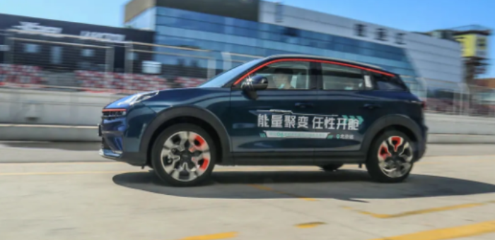 搭載L2.5級自動駕駛輔助 領(lǐng)克06售11.86萬起