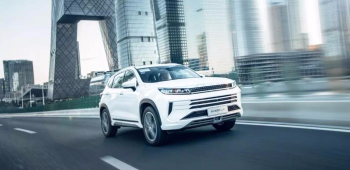 星途LX1.5T上市售價12.59萬起 百公里油耗6.9L