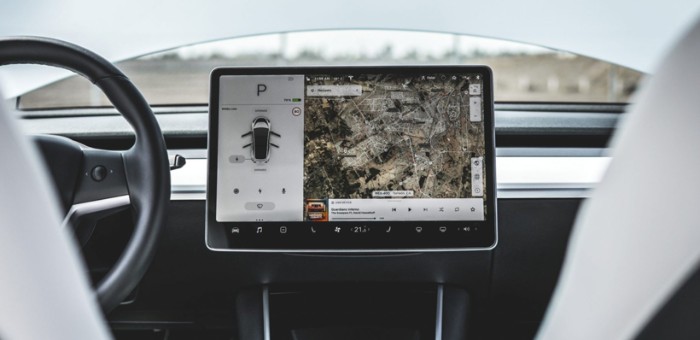 黑客揭露 特斯拉汽車或許會(huì)接入5G網(wǎng)