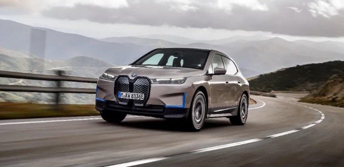 BMW iX全球首發(fā)：未來(lái)，可能在明年下半年就來(lái)了