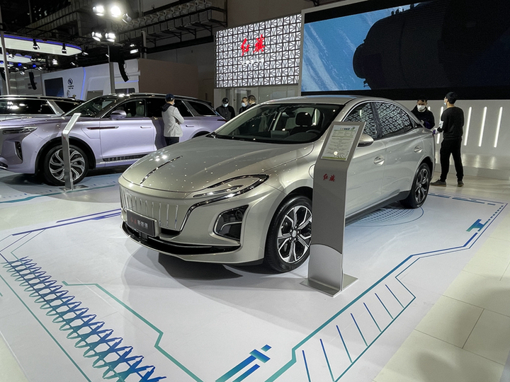 一汽紅旗E111純電轎車亮相/續(xù)航預(yù)達(dá)450km