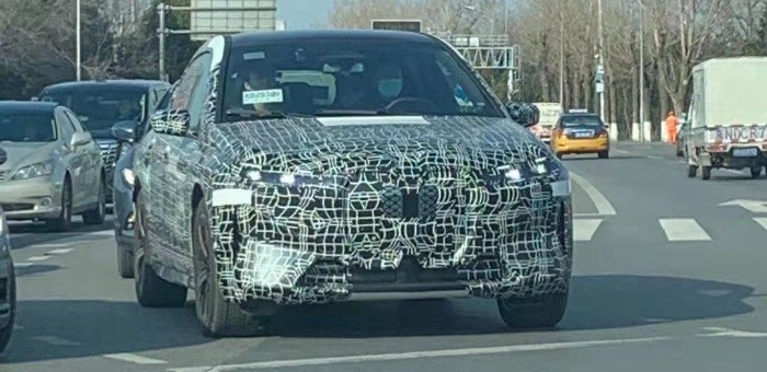 寶馬純電旗艦SUV iX路試諜照曝光 或于11月上市
