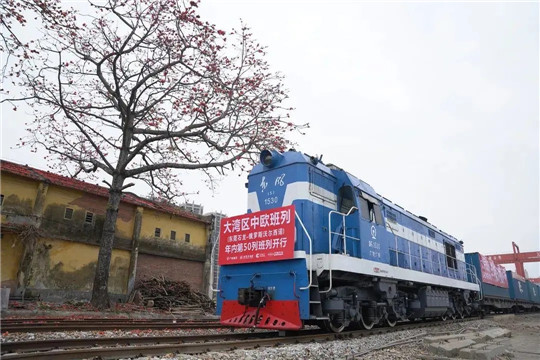 兩會，新能源汽車,自動駕駛