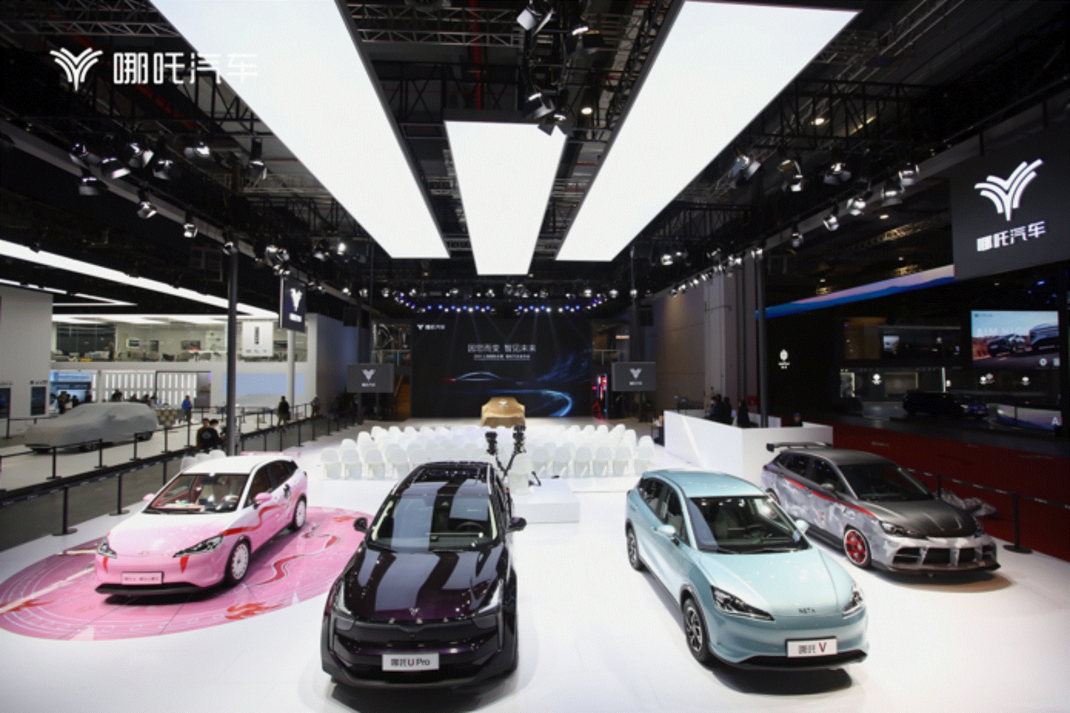 哪吒U Pro上海車展上市 與燃油車硬杠性價(jià)比 