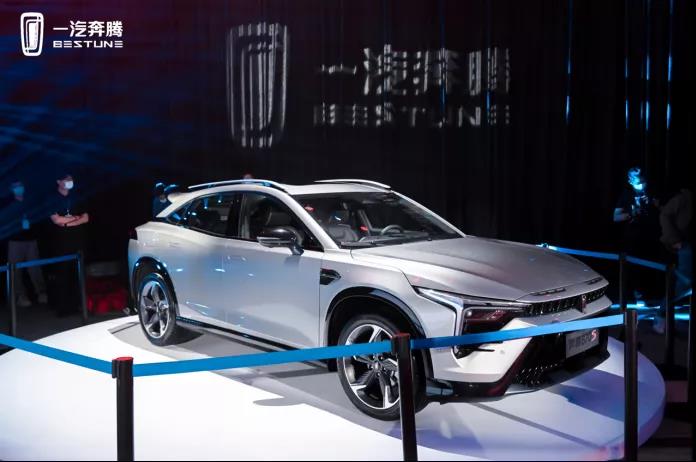 一汽奔騰全新轎跑SUV B70S亮相 定位新國潮