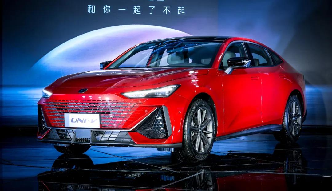 電動升降尾翼 長安UNI-V“錯峰”廣州車展首發(fā)
