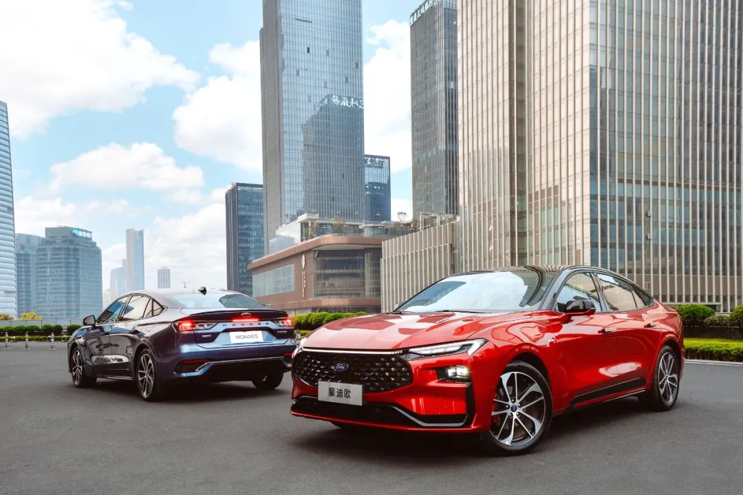 近3米超長(zhǎng)軸距 新一代蒙迪歐預(yù)售15.98萬(wàn)起