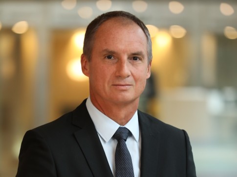 為電動化轉(zhuǎn)型，雷諾提拔Fabrice Cambolive為新COO