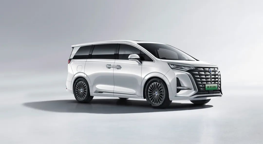 騰勢(shì)進(jìn)擊MPV市場(chǎng)，首車D9預(yù)售33.5萬(wàn)起