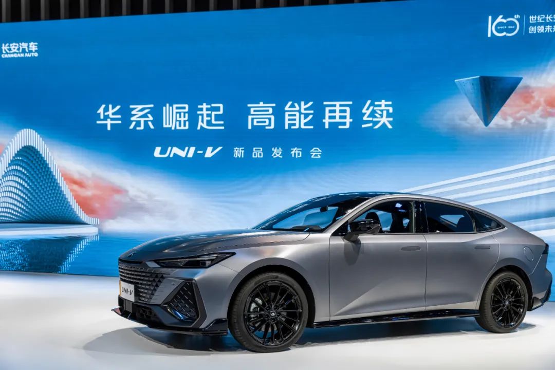 2.0T車型上市/iDD全球首秀，長安UNI-V家族補(bǔ)齊產(chǎn)品線