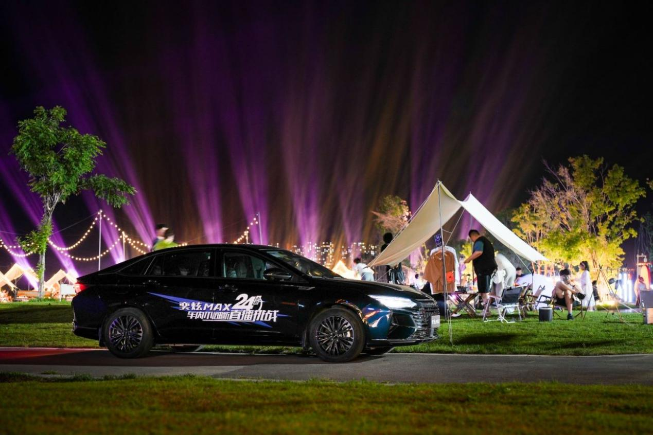 奕炫MAX 24小時不熄火 人車生活直播拓界“房車”