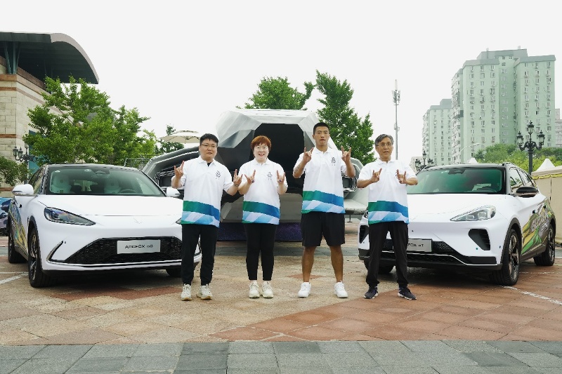 極狐兩款國安版車型亮相 試水個性化銷售