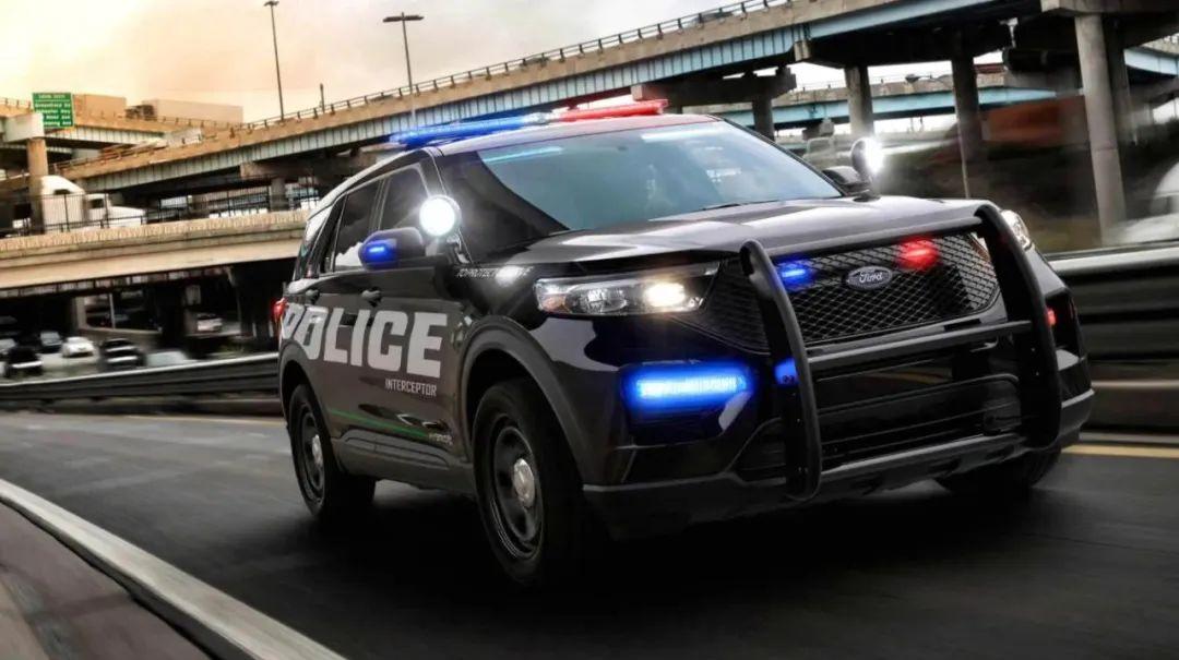 縱置后驅(qū)猶如美式警車附體，全新福特探險(xiǎn)者依然硬核