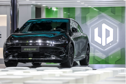 零跑C01高性能暗夜極光版領銜全系車亮相成都車展
