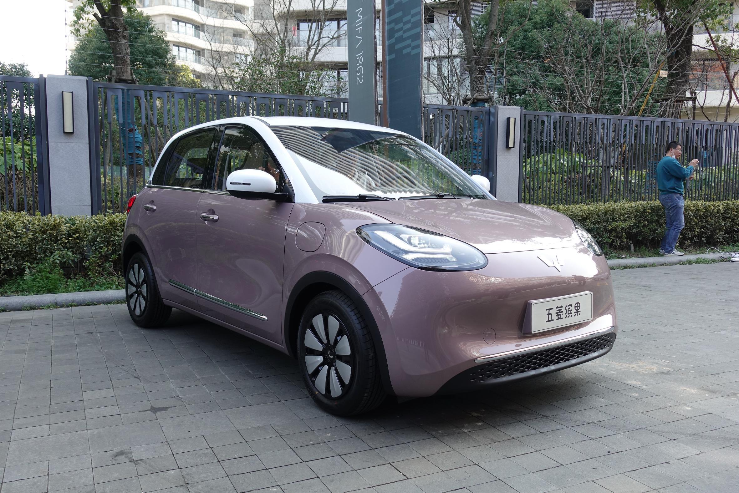全新五菱繽果實(shí)車：續(xù)航333km！大五門四座