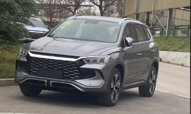 比亞迪宋Pro DM-i 2023款實車曝光：前臉大變 加長加高