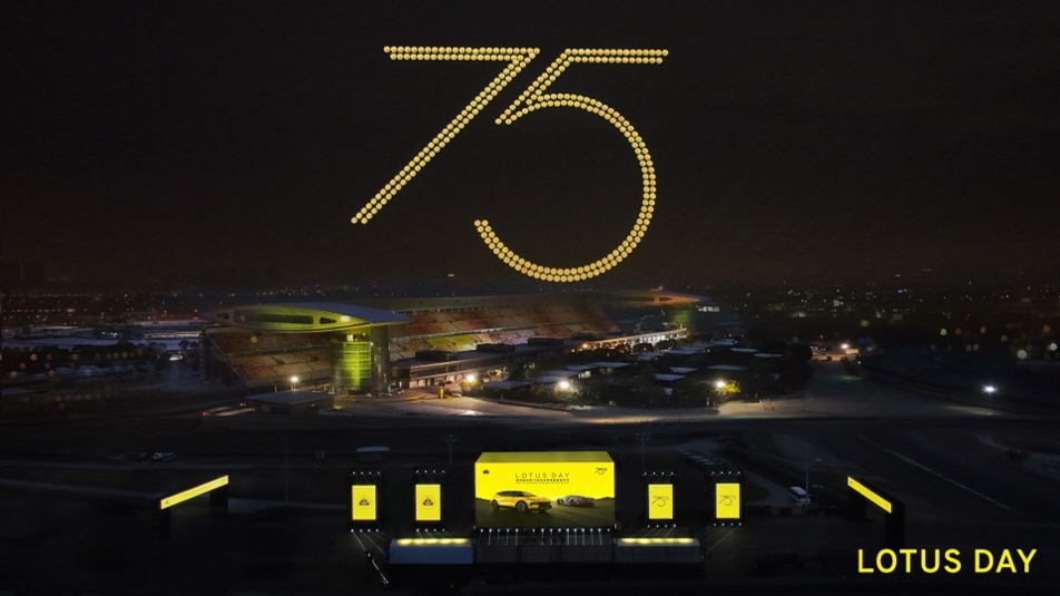 做純電豪華第一品牌，路特斯以賽道嘉年華向過去告別