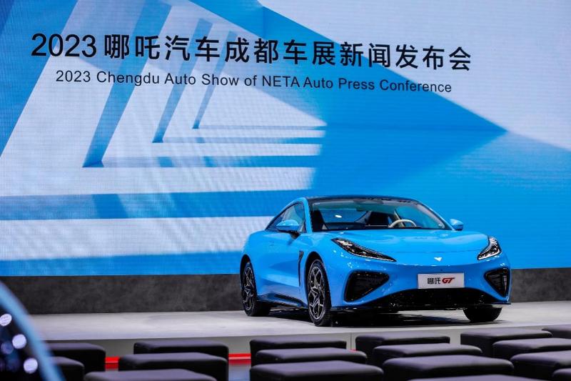 現(xiàn)貨黑科技 哪吒GT無眉版亮相成都車展