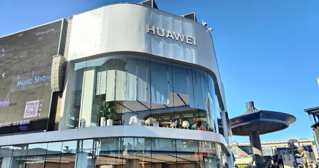 探店 | 試駕都要排隊(duì)半個(gè)月？理想MEGA終端訂單已爆棚