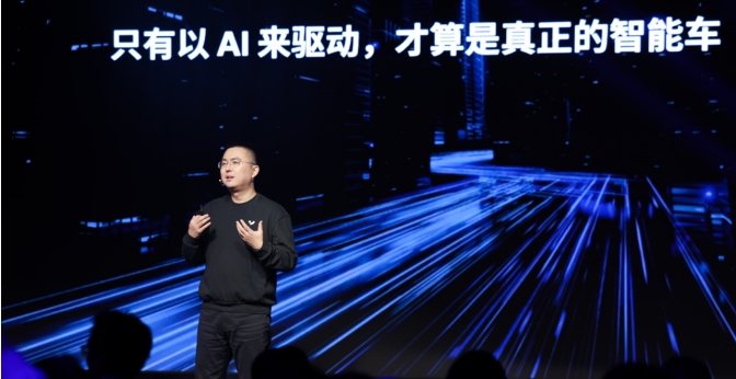 V1.4.0升級200多項功能，極越01純視覺高階智駕站穩(wěn)第一梯隊 