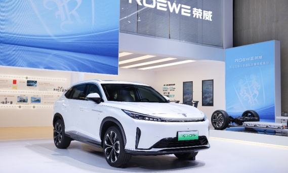 “國家隊(duì)”實(shí)力聯(lián)動(dòng) 榮威D5X DMH攜手范志毅，北京車展開啟預(yù)售