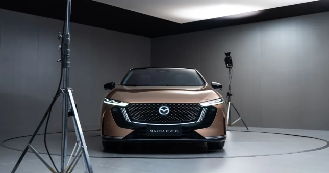 MAZDA EZ-6全球首秀，長安馬自達為合資新能源打開新思路