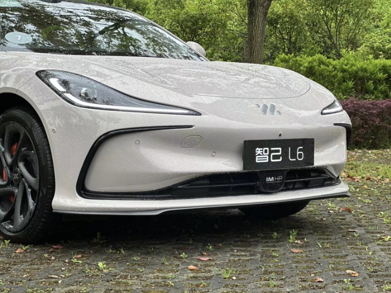 城市行車(chē)痛點(diǎn)一鍵搞定，智己L6都有哪些黑科技？