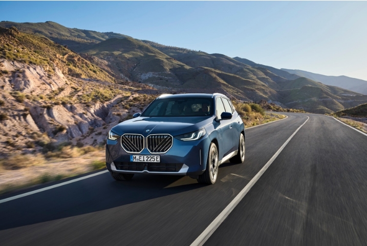 第四代BMW X3首發(fā)，國產(chǎn)后打“價(jià)格戰(zhàn)”不能只靠加長
