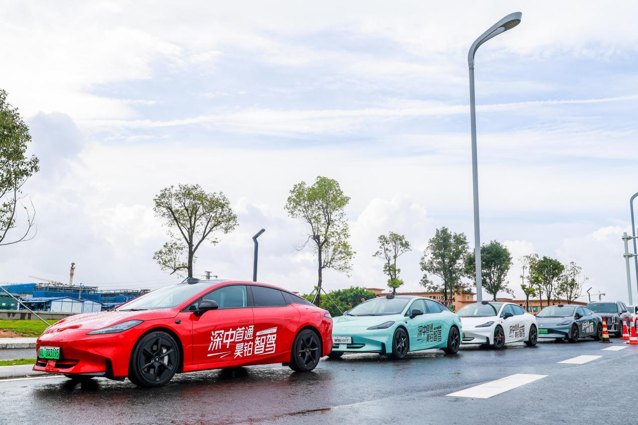 無(wú)圖智駕第一車 昊鉑GT全球款橫跨深中通道
