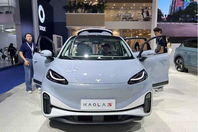 極狐考拉S亮相成都車展 配備側(cè)滑門的SUV