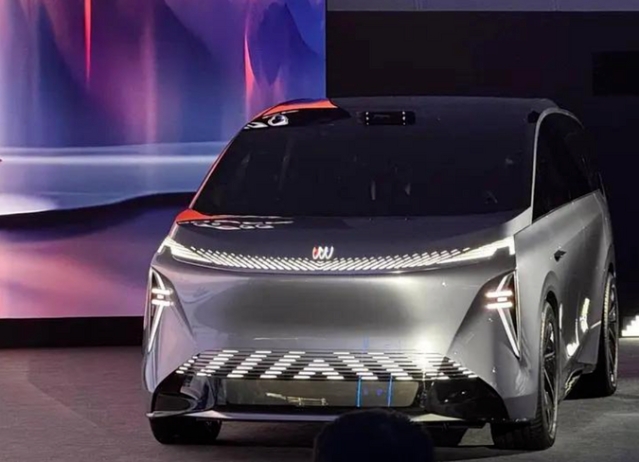 別克GL8家族第200萬臺(tái)整車下線 OMPV概念車全球首發(fā)
