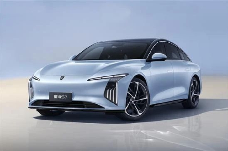 不到12萬就能買的純電中大型轎車，東風(fēng)風(fēng)行星海S7真的香？