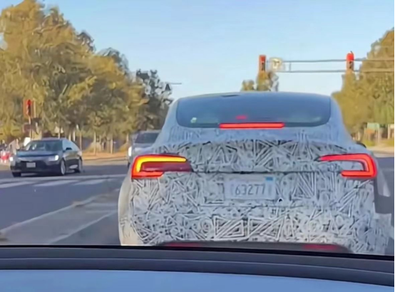 新款特斯拉Model 3諜照曝光