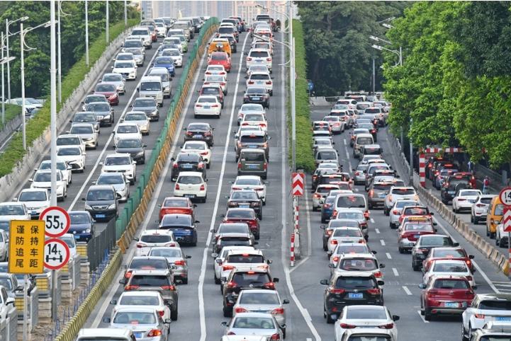 600km要開(kāi)18小時(shí)，長(zhǎng)假高速掀開(kāi)電動(dòng)車最后遮羞布