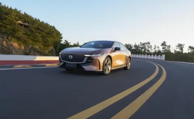 長安馬自達(dá)MAZDA EZ-6領(lǐng)銜亮相2024廣州車展新能源館
