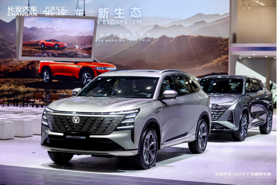 長安攜旗下所有品牌亮相車展 發(fā)布飛行汽車人形機(jī)器人計(jì)劃