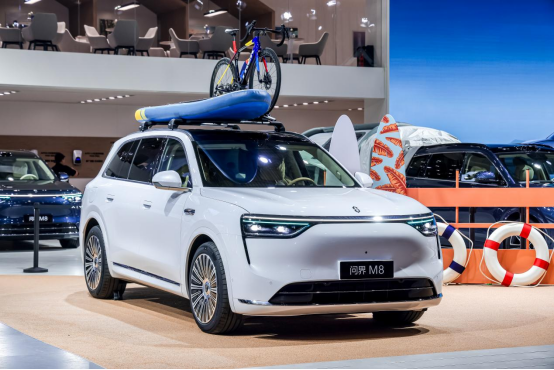 問界全系亮相重慶車展，明星車主王錚亮現(xiàn)場分享用車體驗(yàn)