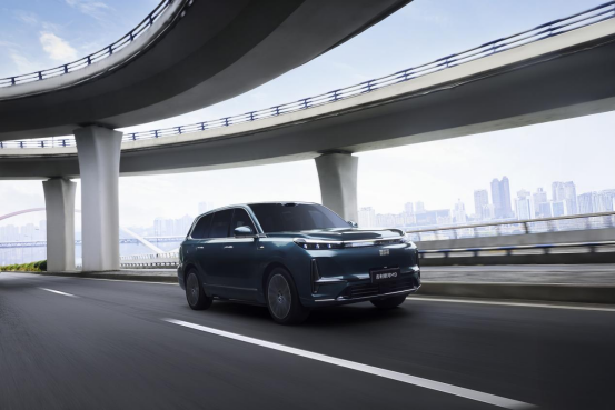AI科技大六座旗艦SUV 吉利銀河M9預售價19.38萬起