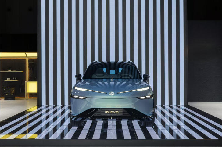 首款全時(shí)互聯(lián)純電全尺寸SUV ID. EVO概念車(chē)成都車(chē)展首秀