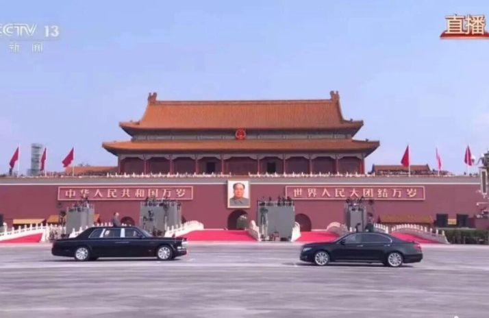閱兵典禮上大放異彩后，紅旗也要在越野市場大干一場