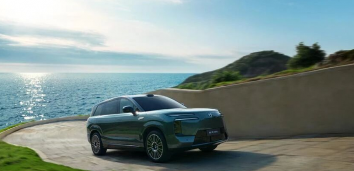 頂配近33萬(wàn)的騰勢(shì)N8L，選裝真皮坐椅居然還要加8000塊